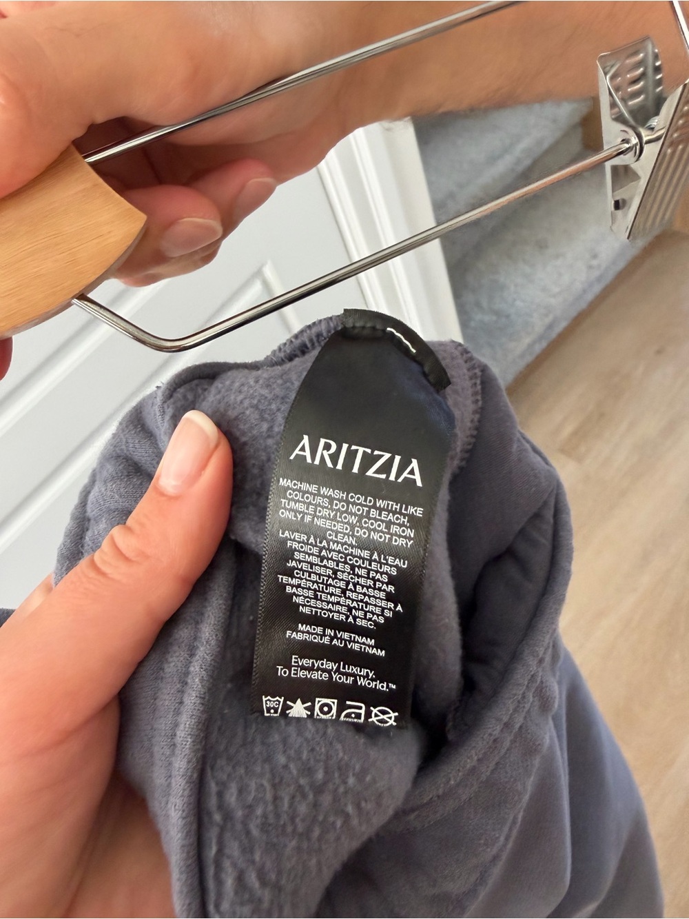 Aritzia Mega Sweatpants - Picture 4 of 5